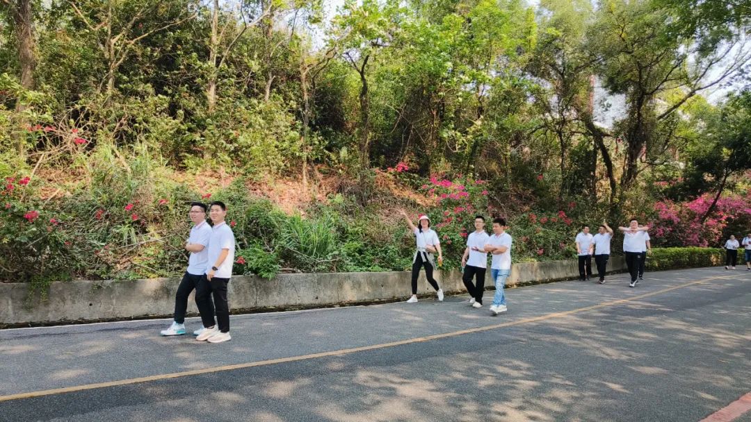 覽紅花湖美景，鑄藍(lán)柯路精神